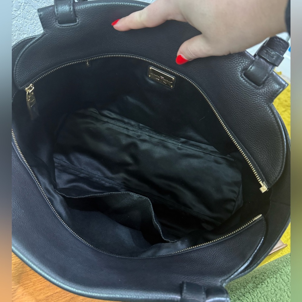 EUC Authentic Salvatore Ferragamo Bitter Flap Tote in Black, size L - Picture 8 of 15